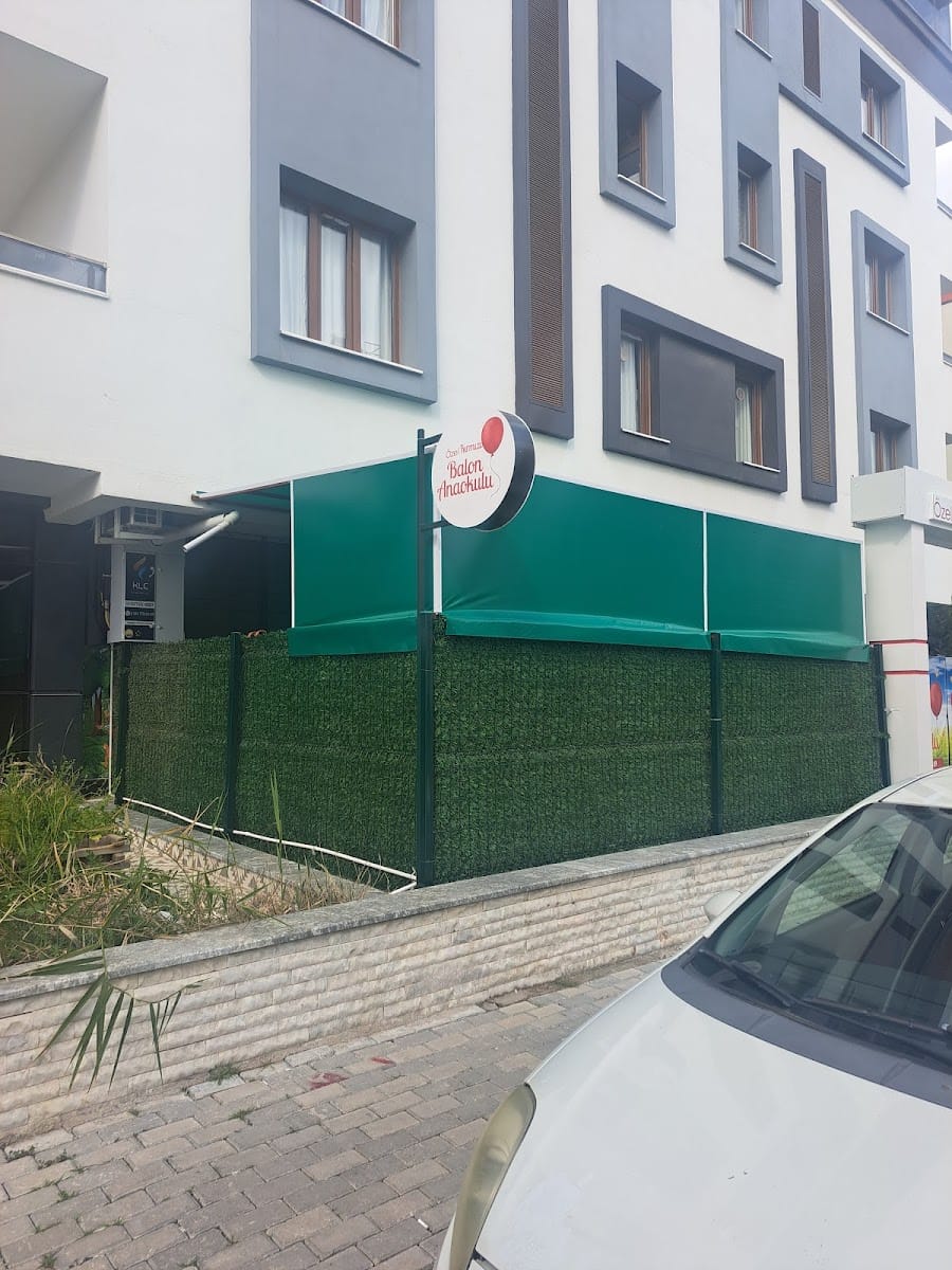 Özel kırmızı balon anaokulu