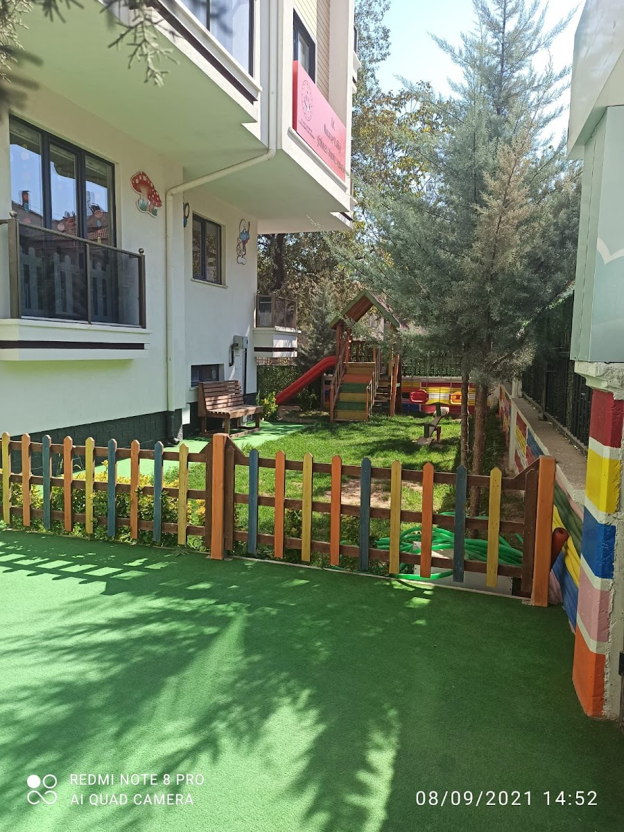 Şirinler Kreş Gündüz Bakımevi